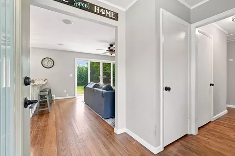 55 Lindsay Rd, Springfield, MA 01128 photo 3