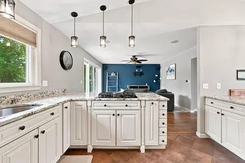 55 Lindsay Rd, Springfield, MA 01128 photo 8