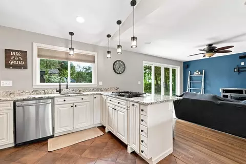 55 Lindsay Rd, Springfield, MA 01128 photo 7