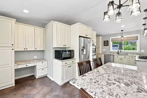 55 Lindsay Rd, Springfield, MA 01128 photo 6