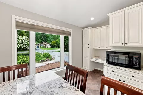 55 Lindsay Rd, Springfield, MA 01128 photo 9