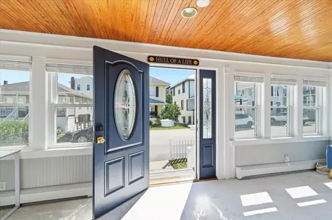 Entry Way - 20 Berkley Rd, Hull, MA 02045 photo 1 of 7
