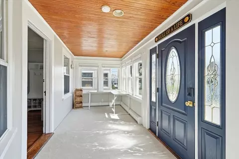 Entry Way - 20 Berkley Rd, Hull, MA 02045 photo 2 of 7
