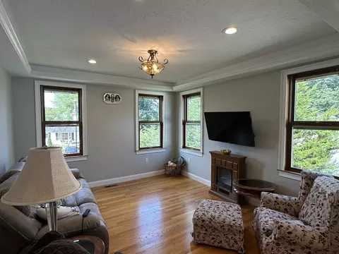 Living - 139 Blanchard St, Chicopee, MA 01020 photo 1 of 2