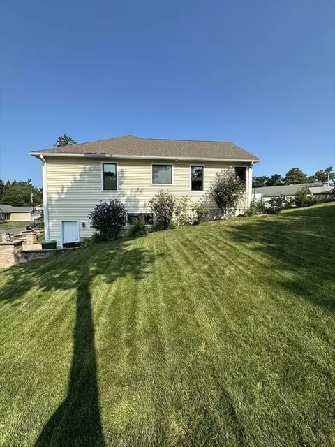 Exterior - 139 Blanchard St, Chicopee, MA 01020 photo 4 of 8