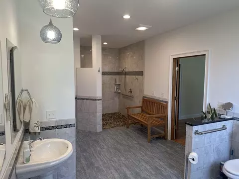 Bath - 139 Blanchard St, Chicopee, MA 01020 photo 3 of 7