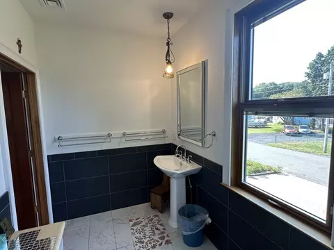 Bath - 139 Blanchard St, Chicopee, MA 01020 photo 5 of 7