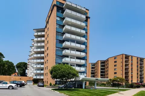 300 Lynn Shore Dr #903, Lynn, MA 01902