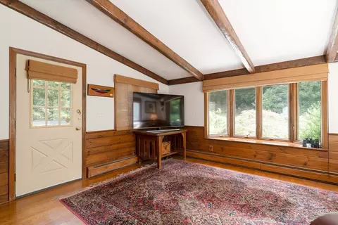 Living - 32 Mcgregory Rd, Sturbridge, MA 01566 photo 2 of 5