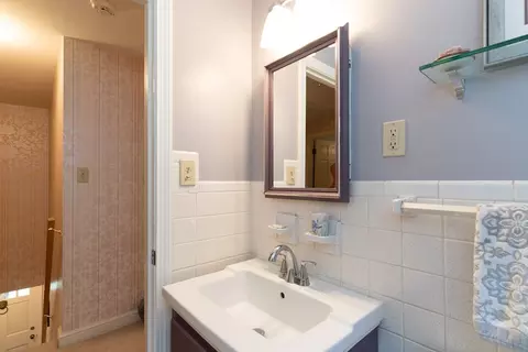 Bath - 32 Mcgregory Rd, Sturbridge, MA 01566 photo 5 of 6