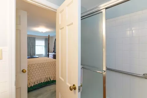Bath - 32 Mcgregory Rd, Sturbridge, MA 01566 photo 1 of 6