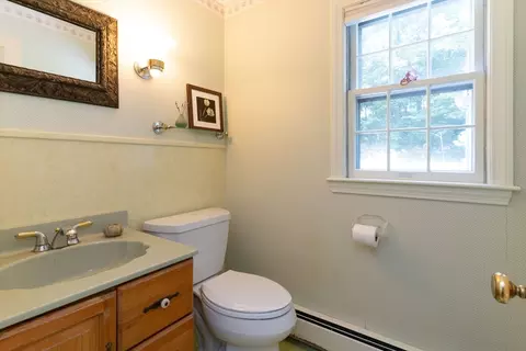 Bath - 32 Mcgregory Rd, Sturbridge, MA 01566 photo 6 of 6