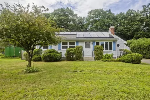 293 N Loomis St, Southwick, MA 01077