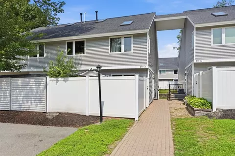 36 Meadow Pond Dr #K, Leominster, MA 01453