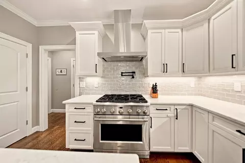 Kitchen - 4 E Meadow Ln, Middleton, MA 01949 photo 2 of 4