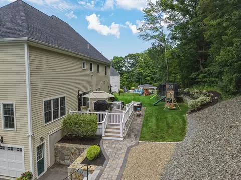Exterior - 4 E Meadow Ln, Middleton, MA 01949 photo 4 of 4