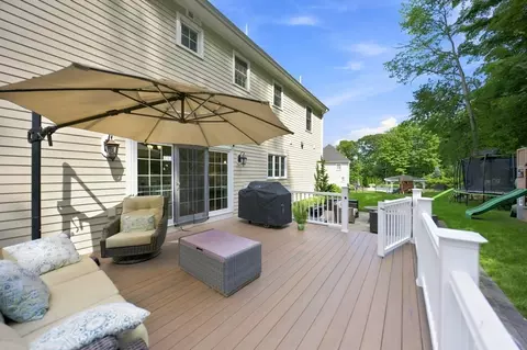 Exterior - 4 E Meadow Ln, Middleton, MA 01949 photo 3 of 4