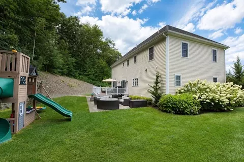 Exterior - 4 E Meadow Ln, Middleton, MA 01949 photo 2 of 4