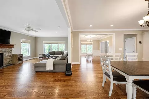 Entry Way - 4 E Meadow Ln, Middleton, MA 01949 photo 2 of 3