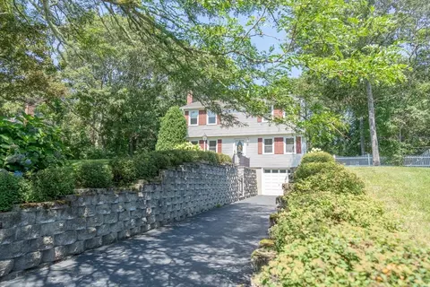 Exterior - 10 Pinehurst Dr, Bourne, MA 02532 photo 1 of 10