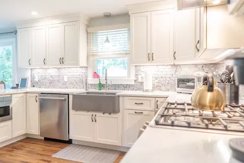 Kitchen - 10 Pinehurst Dr, Bourne, MA 02532 photo 4 of 7