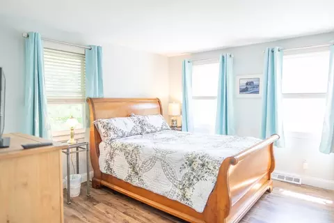 Bedroom - 10 Pinehurst Dr, Bourne, MA 02532 photo 2 of 2