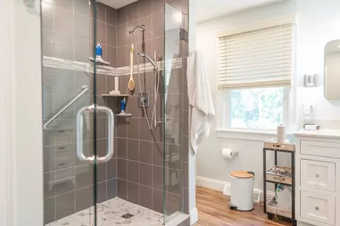 Bath - 10 Pinehurst Dr, Bourne, MA 02532 photo 2 of 3