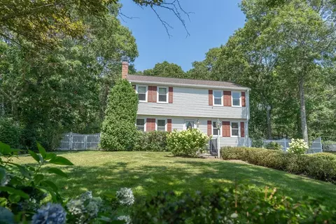 Exterior - 10 Pinehurst Dr, Bourne, MA 02532 photo 2 of 10