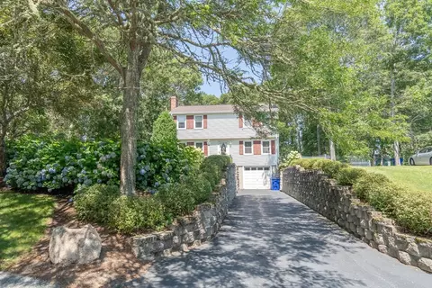 Exterior - 10 Pinehurst Dr, Bourne, MA 02532 photo 9 of 10