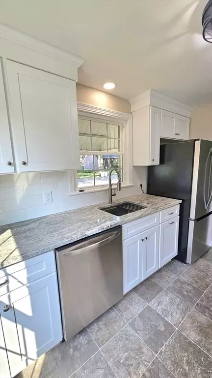 Kitchen - 45 Vail, Springfield, MA 01118 photo 3 of 4