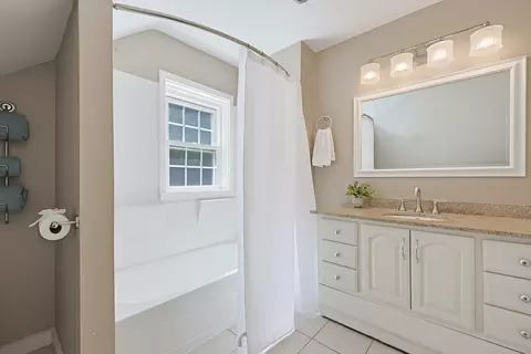 Bath - 9 Parmenter Ave, Maynard, MA 01754 photo 1 of 1