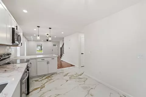 Entry Way - 44-42 Gilbert Ave, Springfield, MA 01119 photo 4 of 4