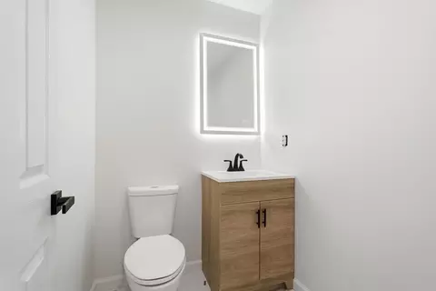 Bath - 44-42 Gilbert Ave, Springfield, MA 01119 photo 1 of 2