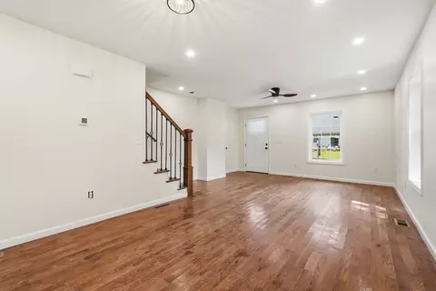 Living - 44-42 Gilbert Ave, Springfield, MA 01119 photo 2 of 4