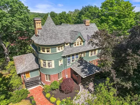 379 Central, Auburndale, MA 02466