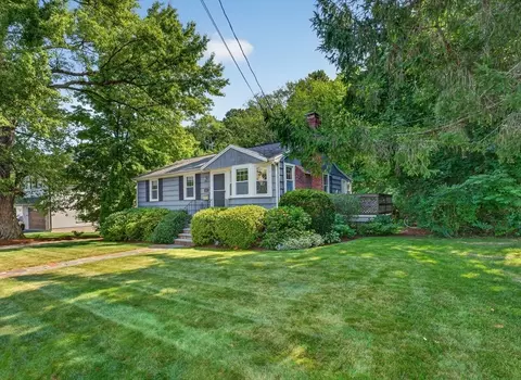 Exterior - 462 Chestnut St, Needham, MA 02492 photo 2 of 11