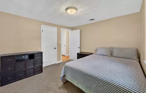 Bedroom - 462 Chestnut St, Needham, MA 02492 photo 3 of 7