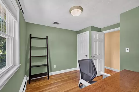 Bedroom - 462 Chestnut St, Needham, MA 02492 photo 1 of 7