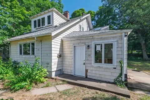 126 Lakehurst Ave, Weymouth, MA 02189