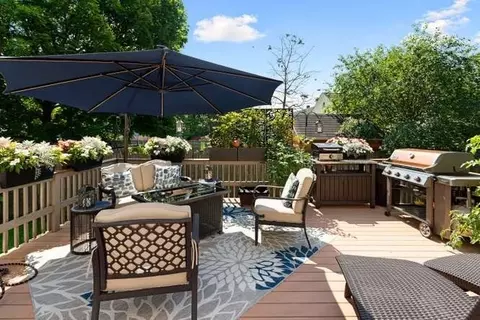 Exterior - 40 Hillside Ave, Beverly, MA 01915 photo 3 of 8