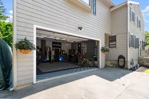 Exterior - 40 Hillside Ave, Beverly, MA 01915 photo 6 of 8