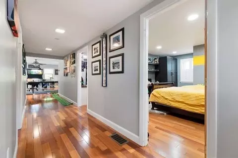 Entry Way - 40 Hillside Ave, Beverly, MA 01915 photo 1 of 1