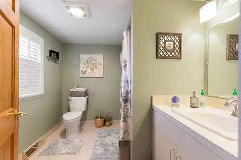 Bath - 40 Hillside Ave, Beverly, MA 01915 photo 2 of 2