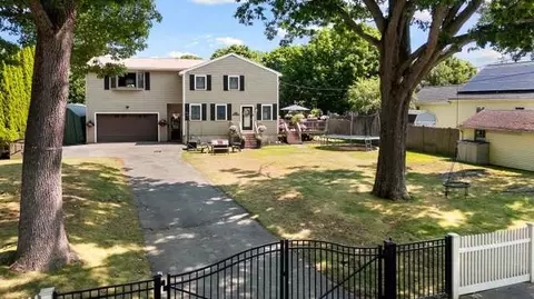 Exterior - 40 Hillside Ave, Beverly, MA 01915 photo 8 of 8