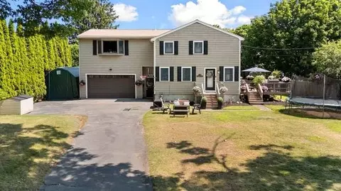 Exterior - 40 Hillside Ave, Beverly, MA 01915 photo 7 of 8