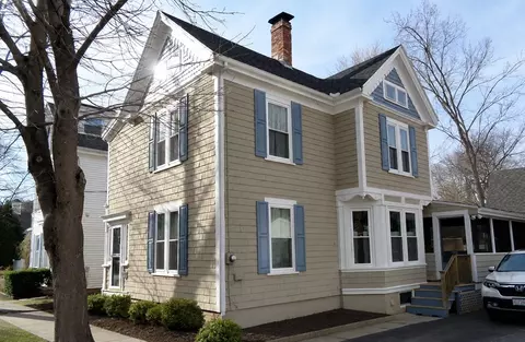 16 Collins St, Newburyport, MA 01950