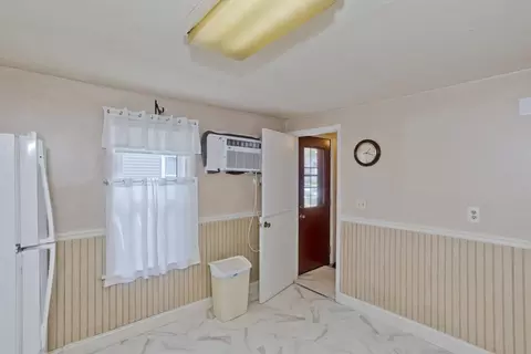 Entry Way - 135 Prentice, Springfield, MA 01104 photo 1 of 1