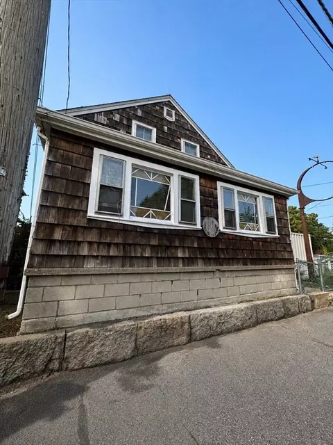 45 Durfee St, New Bedford, MA 02740
