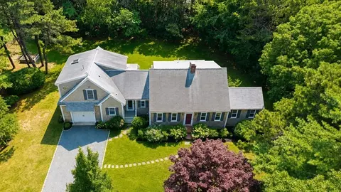 11 Barnes Ln, Yarmouth, MA 02673