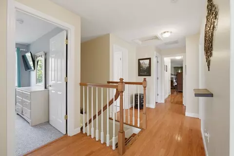 Entry Way - 11 Tip Cart Rd, Sutton, MA 01590 photo 3 of 4